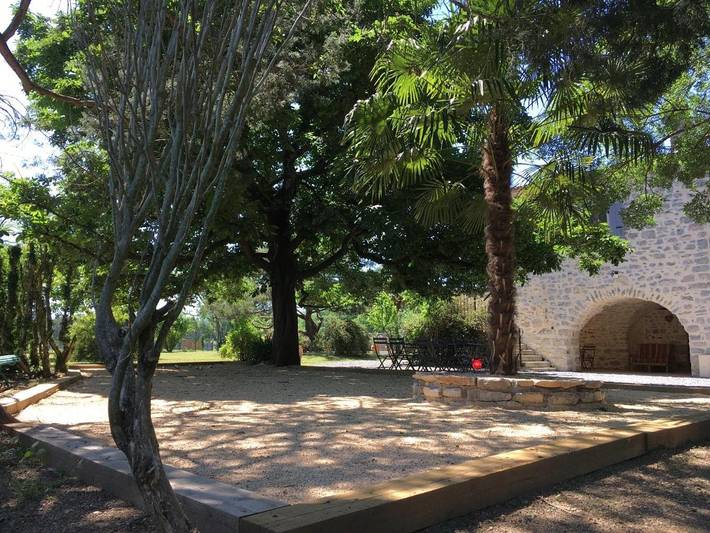 Location de vacances pour 8 personnes, avec vue ainsi que jardin et piscine, animaux acceptés à Grospierres - 3