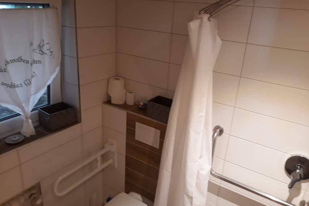 Ganze Wohnung, 50qm große Ferienwohnung mit ebenerdiger Dusche und zwei Schlafzimmer in Haundorf, Fränkisches Seenland