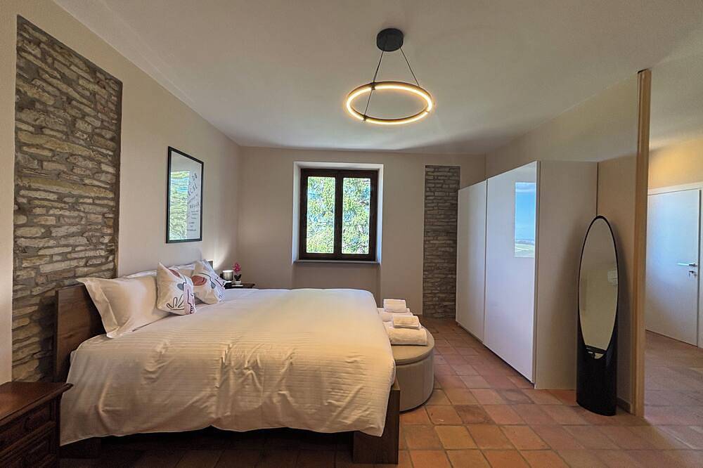Relais Portaluna Serena / 1Br + Studio, Sleeps 4, Garden, Langhe Views in Mango , Langhe