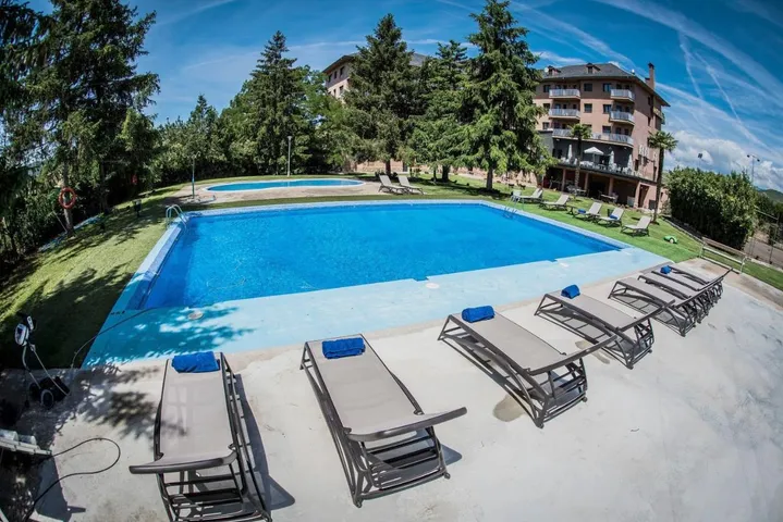 Hotel für 3 Personen, mit Pool und Garten sowie Ausblick - 1