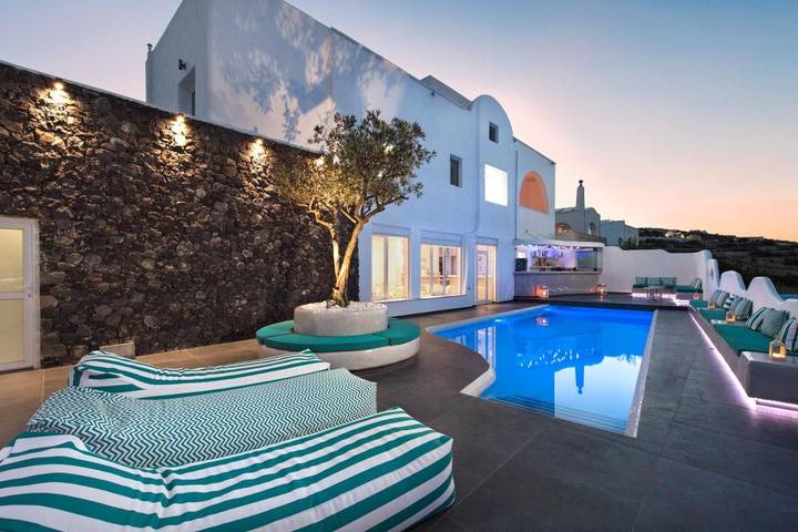 Maison d’hôte pour 2 personnes, avec Terrasse ainsi que Jardin et Piscine à Thera