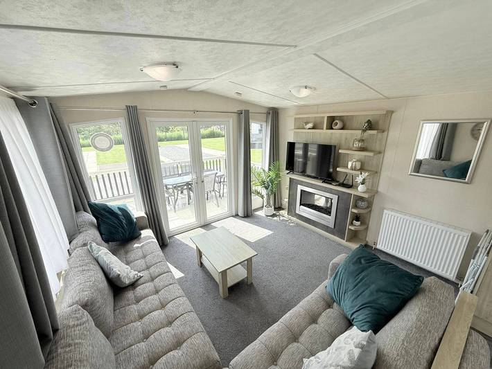 Chalet for 6 people, with garden and balcony, child-friendly in Chapel St. Leonards