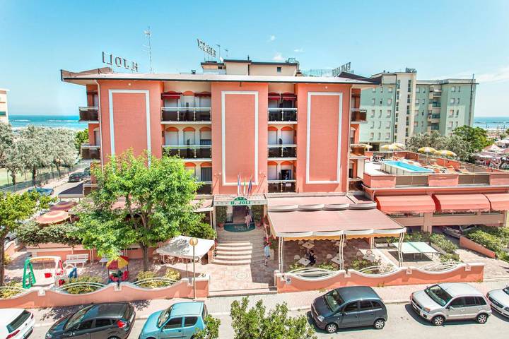 Hotel dla 4 osób, z ogród i basen dla dzieci oraz jacuzzi w Cesenatico