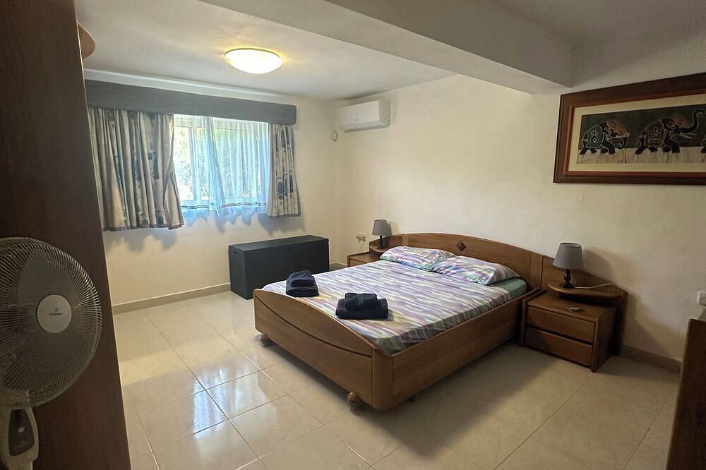 Appartement entier, Magniique appartement-villa avec piscine extérieure et jardin mature. in Naxxar, Île de Malte
