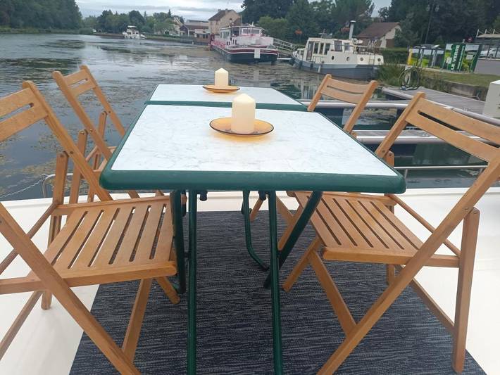 Bateau pour 6 personnes, avec terrasse ainsi que vue et vue sur le lac à Mareuil-sur-Ay - 3
