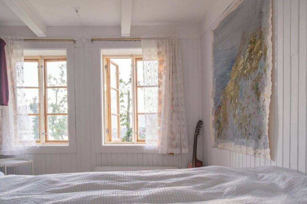 Lofoten House by the sea, architectural details and sea views in Flakstad
