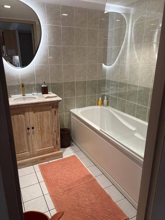 Gîte pour 4 personnes, avec jardin et vue ainsi que piscine et sauna à Levernois - 3