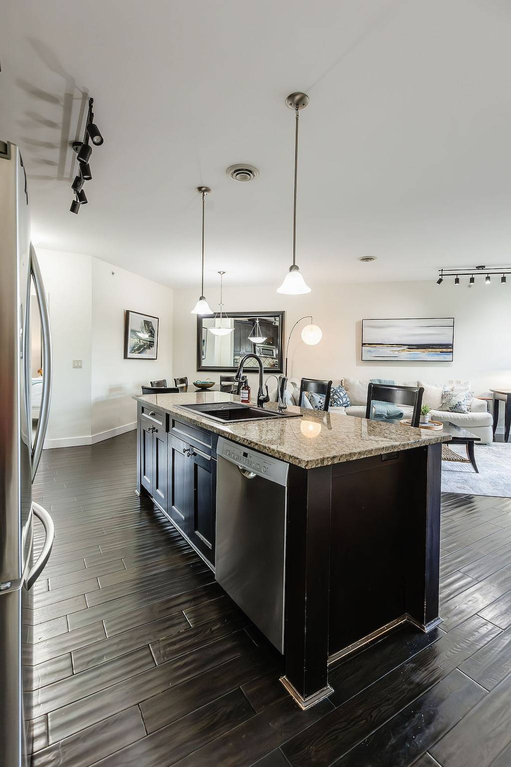 Appartamento intero, Beachfront, Lakeview Condo at Barona in West Kelowna, Crystal Mountain