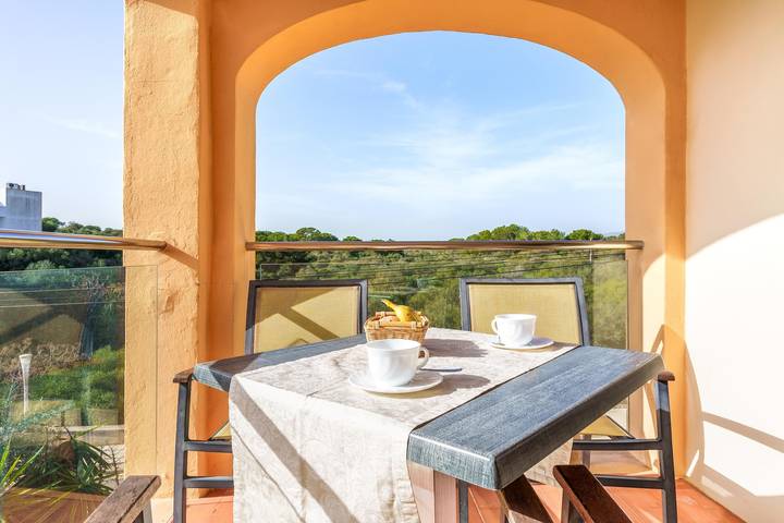 Ganze Wohnung, 'Ferrera Luxe Apartamento 813' nahe dem Strand mit Pool, Wlan, A/C, Balkon, Terrasse und Garten in Cala Serena, Felanitx