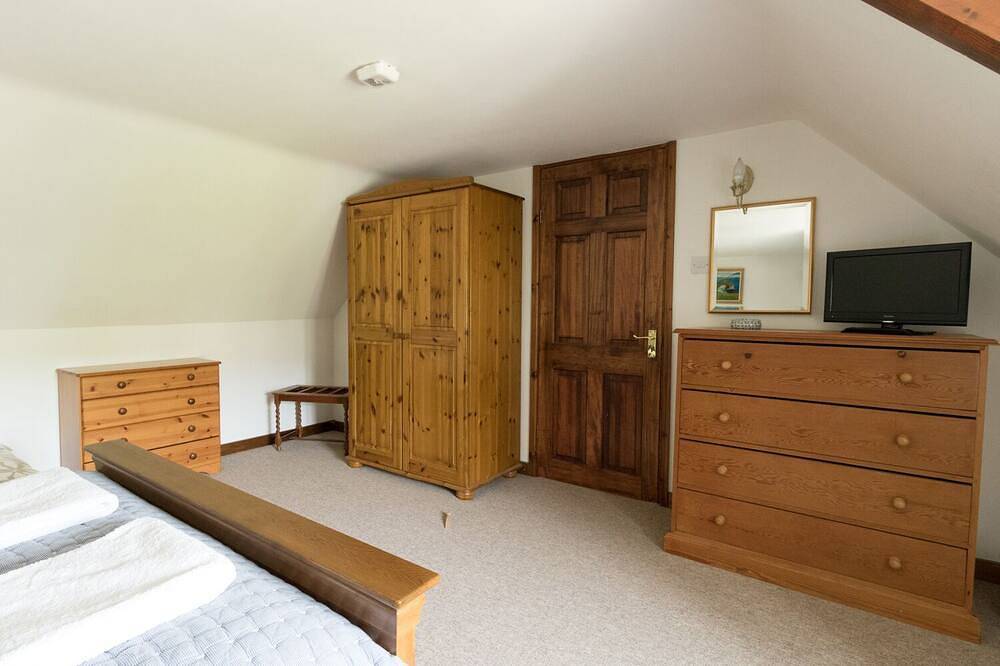 Little Forge, romantic, with open fire in West Lulworth in Lulworth Cove, Dorset