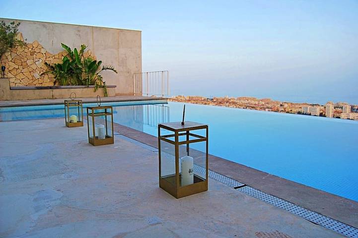 Villa for 13 people, with garden in Benalmádena