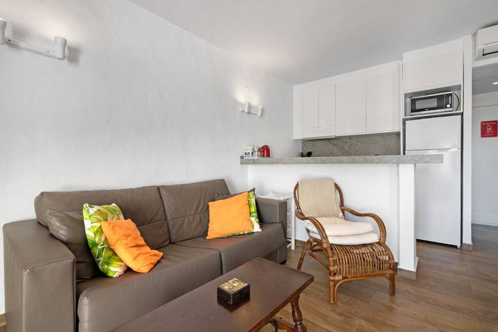 Apartamento entero, Apartamento 'Albatros 2' con piscina privada, Wi-Fi y aire acondicionado in Platja de les Marines (El Palmar), El Palmar