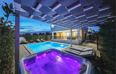 Ferienhaus für 8 Personen, mit Sauna und Terrasse in Nin