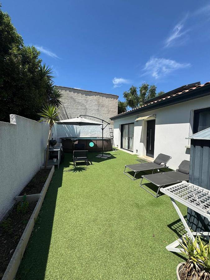 Villa pour 4 personnes, avec Terrasse ainsi que Jardin et Piscine
