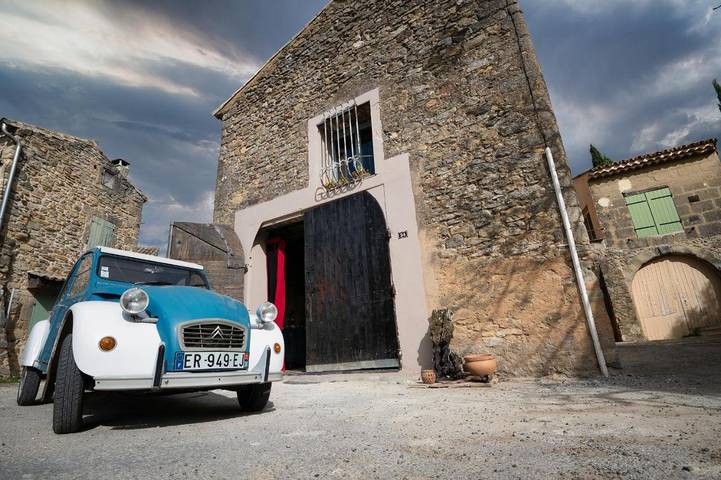Gîte pour 4 personnes, avec piscine et vue à Fontarèches
