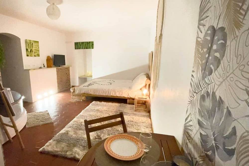 Entire apartment, Balneo studio by the sea in Bourcefranc-le-Chapus, Côte de Beauté