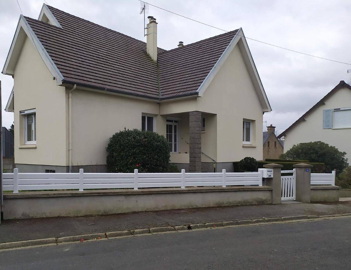 Double Room with Private Bathroom in Coutances, Région de Coutances