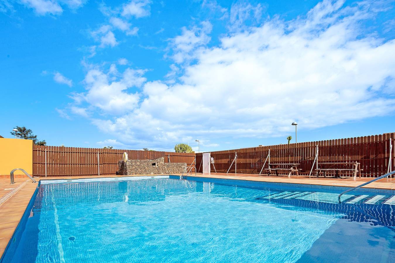 Apartamento entero, Casa de vacaciones Dayely con terraza y Wi-Fi in Tamaragua, La Oliva