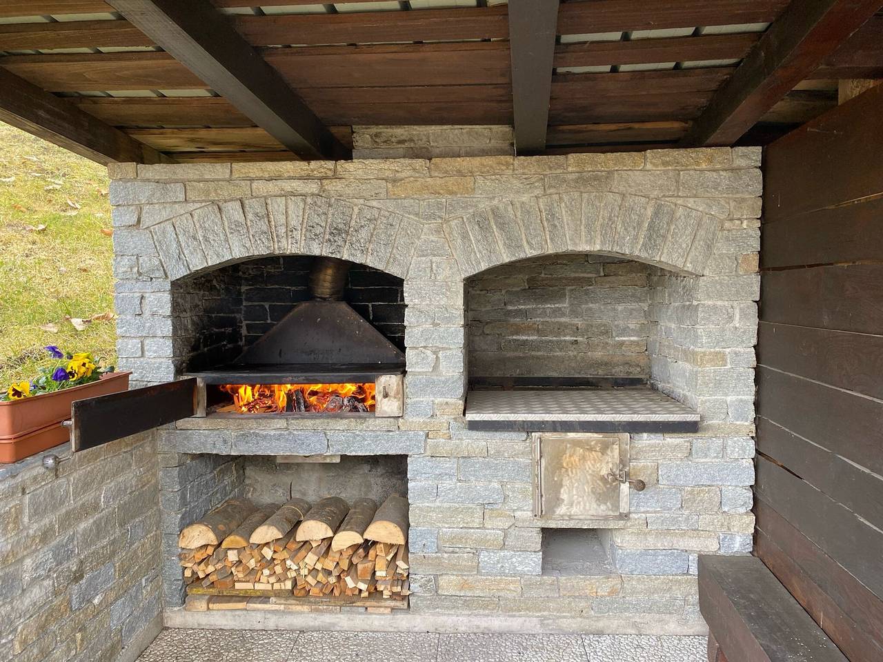 Appartamento intero, Appartamento 'Il Giardino' con vista sulle montagne, terrazza privata e Wi-Fi in Castello dell'Acqua, Valtellina