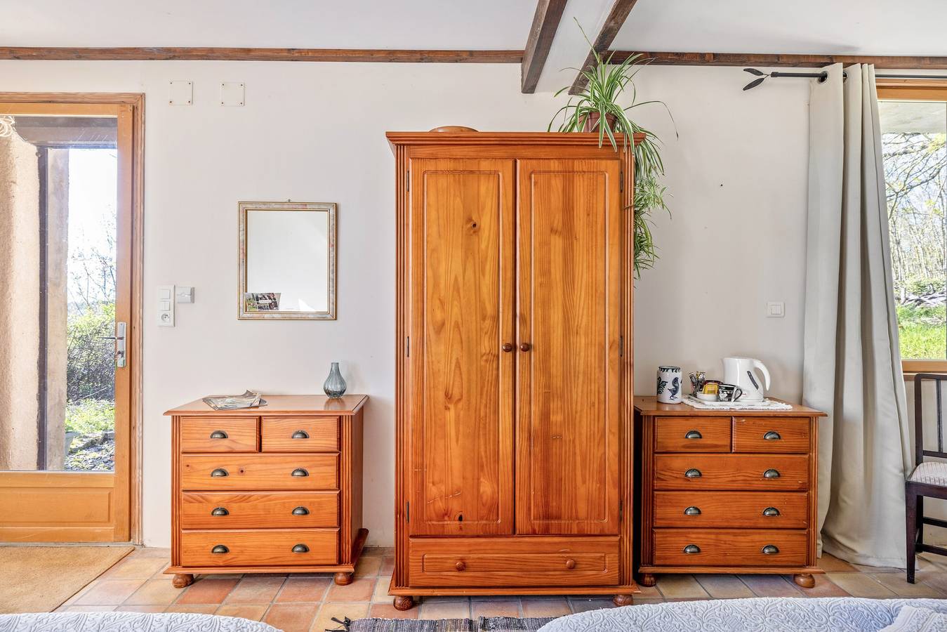 Chambre d'hôtes « Chambre Pissaro » avec piscine partagée, terrasse privée et Wi-Fi in Sanxay, Vienne (France)
