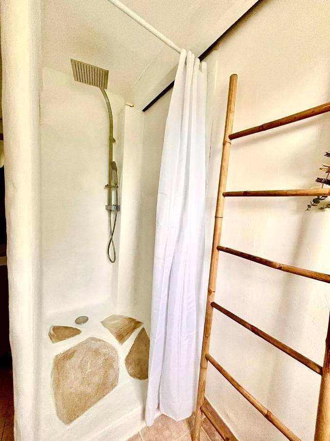 Location de vacances pour 8 personnes, avec bassin pour enfant ainsi que jardin et piscine, animaux acceptés à Uchaud - 3