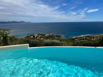 Villa pour 10 personnes, avec vue ainsi que piscine et jardin dans Les Issambres