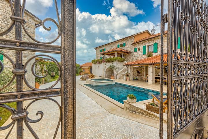 Villa pour 12 personnes, avec Balcon/Terrasse ainsi que Jardin et Piscine à Selina - 2