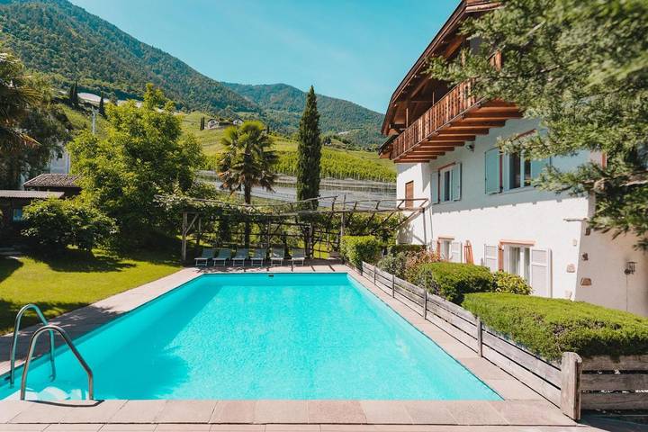 Ferienwohnung für 3 Personen, mit Garten und Ausblick sowie Pool in Tscherms