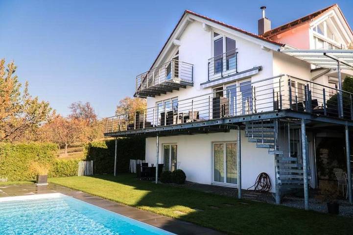 Ferienwohnung für 2 Personen, mit Terrasse und Garten sowie Ausblick in Beuren