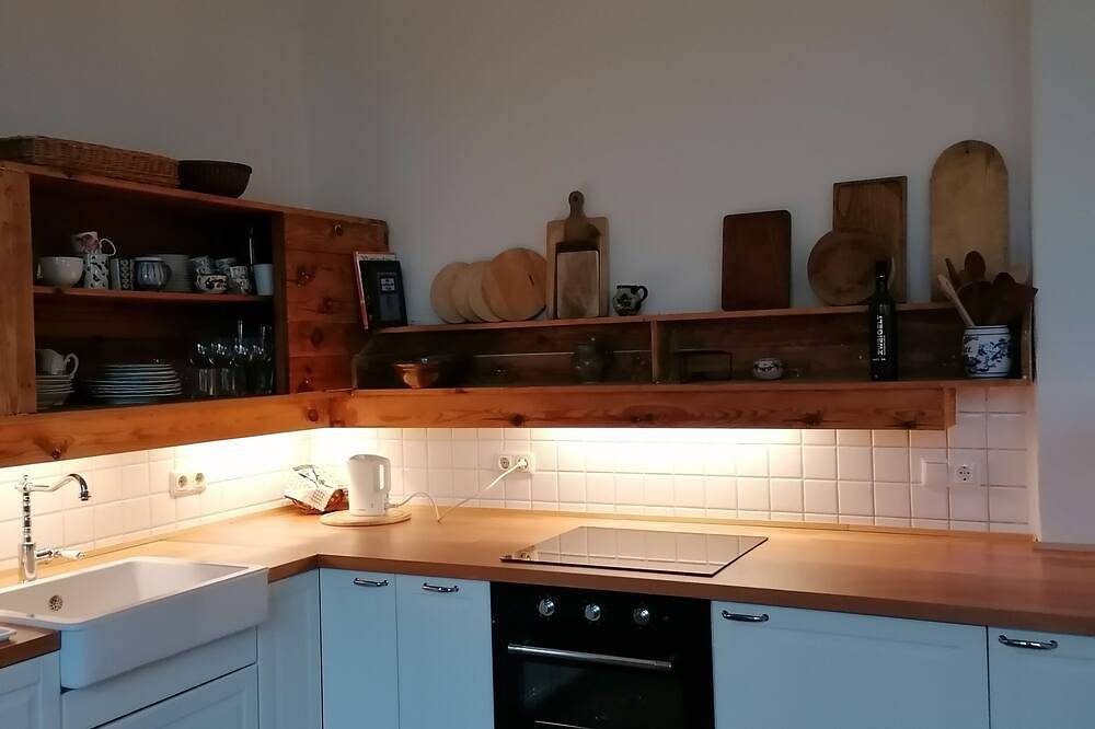 Wohnung in mittelalterlicher Burg aus dem 14. Jahrhundert am Weserradweg in Petershagen, Kreis Minden-Lübbecke