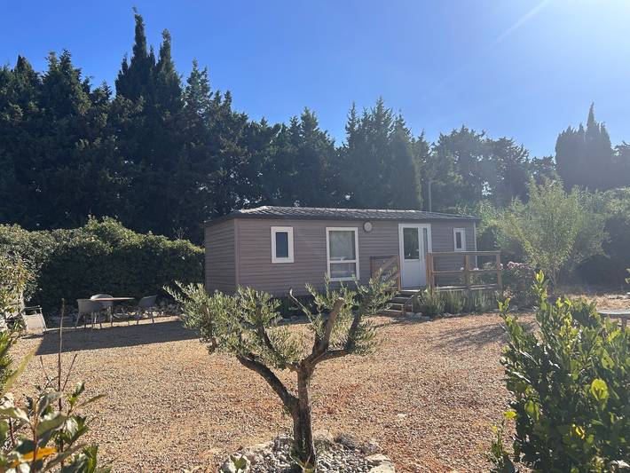 Mobil home pour 3 personnes, avec jardin - 1