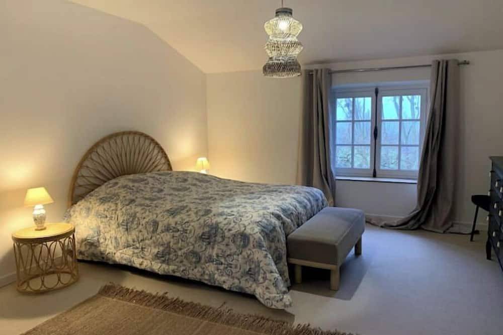 Maison de Campagne Chaleureuse Avec Piscine in Beynes, Yvelines