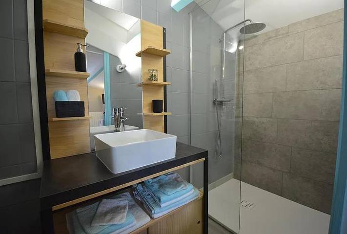 Location de vacances pour 2 personnes, avec sauna et piscine ainsi que jacuzzi et jardin, adapté aux familles à Beaulieu (Largentière) - 4