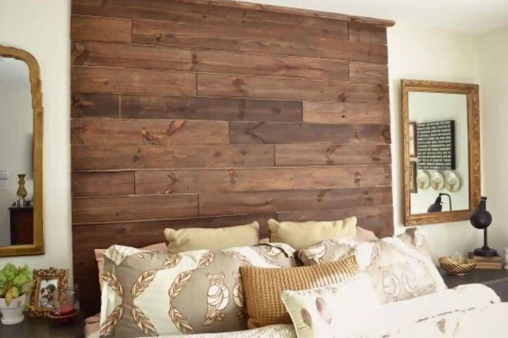 Seafront Castle Inn - just off the Ferry! in Inishowen, County Donegal