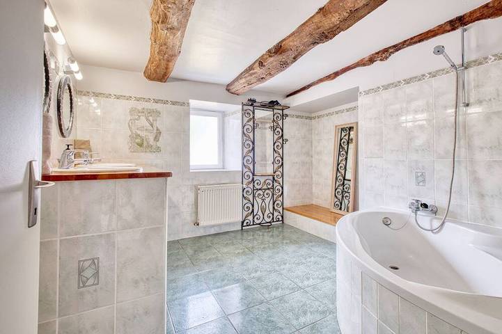 Gîte pour 15 personnes, avec piscine ainsi que jacuzzi et jardin à Montrem - 3