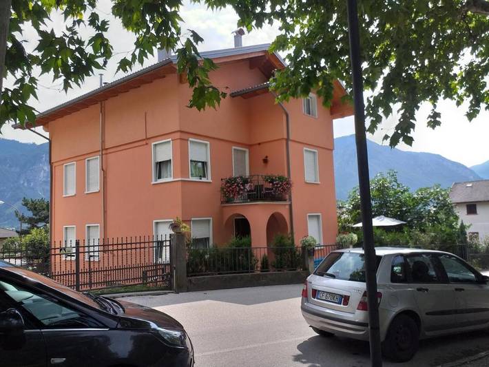 Appartamento per 6 persone, con Balcone e Terrazza nonché Giardino e Vista lago a Levico Terme