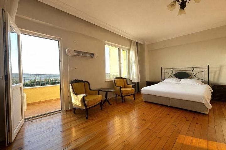 Gîte pour 2 personnes, avec Balcon et Terrasse ainsi que Jardin et Vue à Istanbul