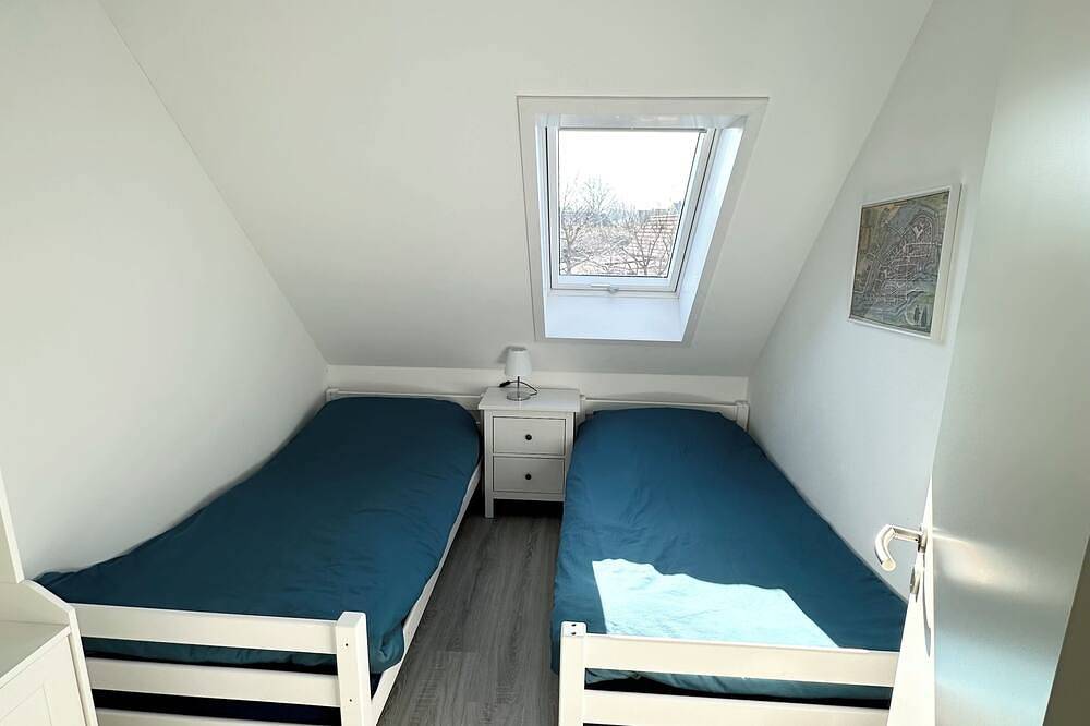 Großzügiges, helles Ferienhaus fußläufig nur 500m zum Strand, mit schönem Garten in Rosenhagen, Dassow