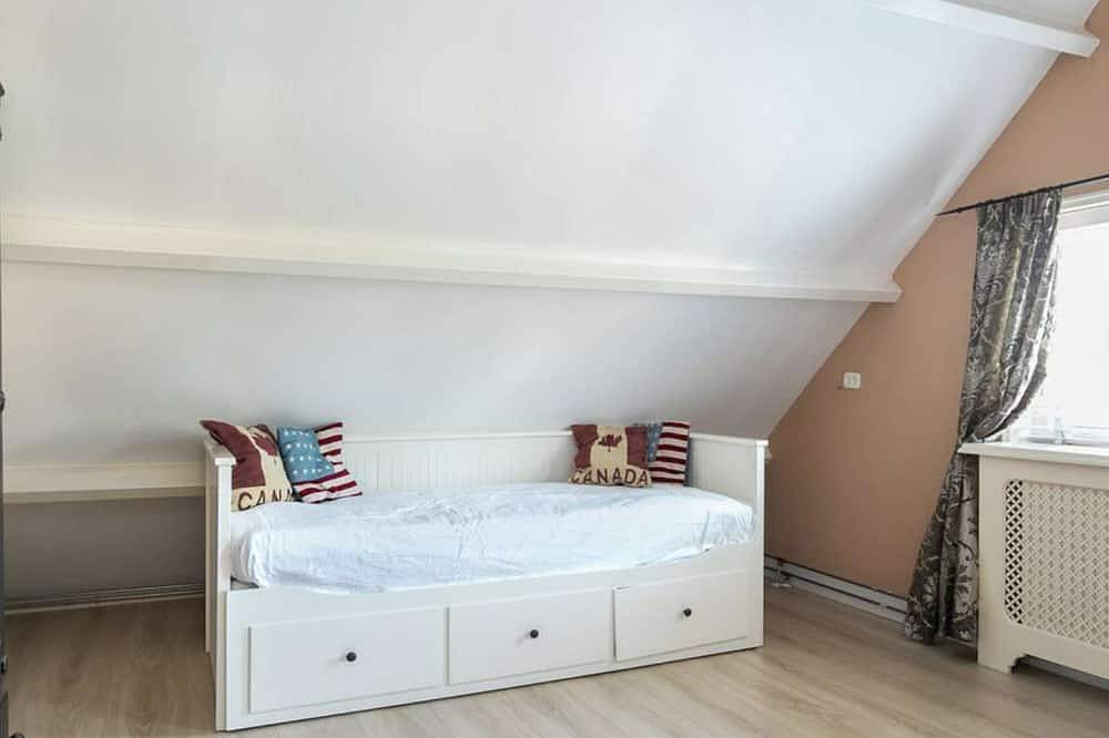 Cozy cottage with heated pool, garden and covered terrace in Franekeradeel, North Sea Netherlands