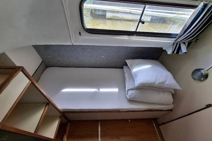 Péniche pour 5 personnes à Chenillé-Changé - 3