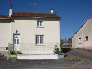 Gîte pour 6 personnes, avec jardin et vue dans Sapignicourt