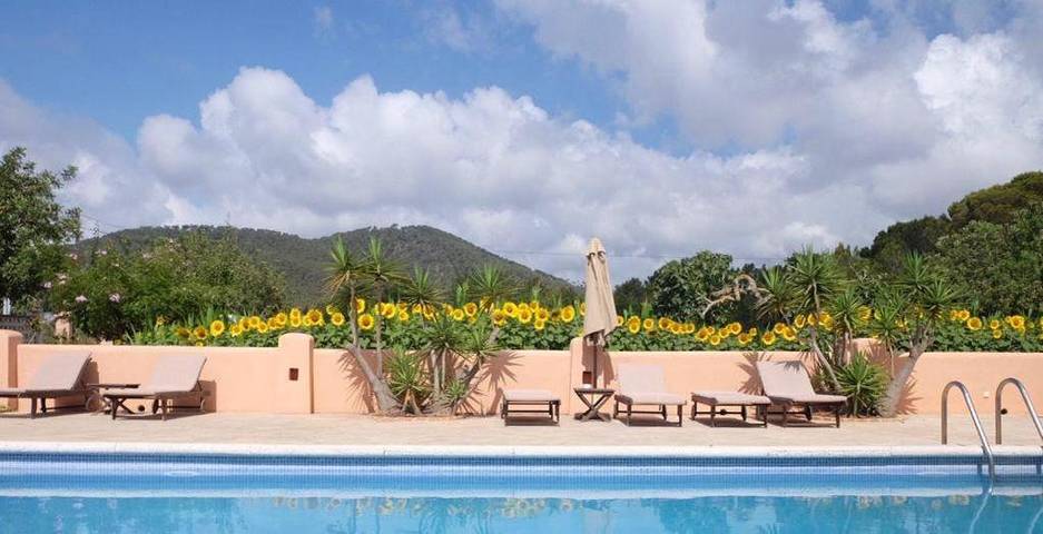 Maison d’hôte pour 2 personnes, avec Balcon et Terrasse ainsi que Jardin et Bassin pour enfant à Santa Eulària des Riu