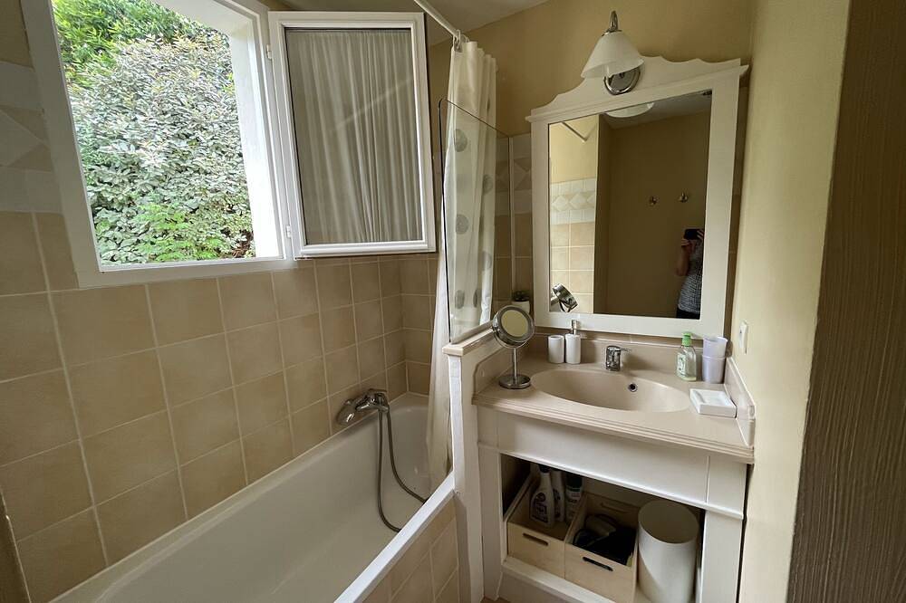 Villa, confort, classée 2*Tourisme, avec loggia, terrasse, piscine, climatisatio in Grimaud, Côte méditerranéenne (France)