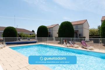 Gîte pour 3 personnes, avec piscine ainsi que terrasse et jardin, adapté aux familles à Pornic