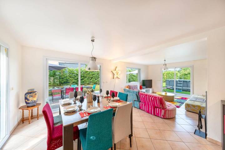 Villa pour 8 personnes, avec piscine et jardin