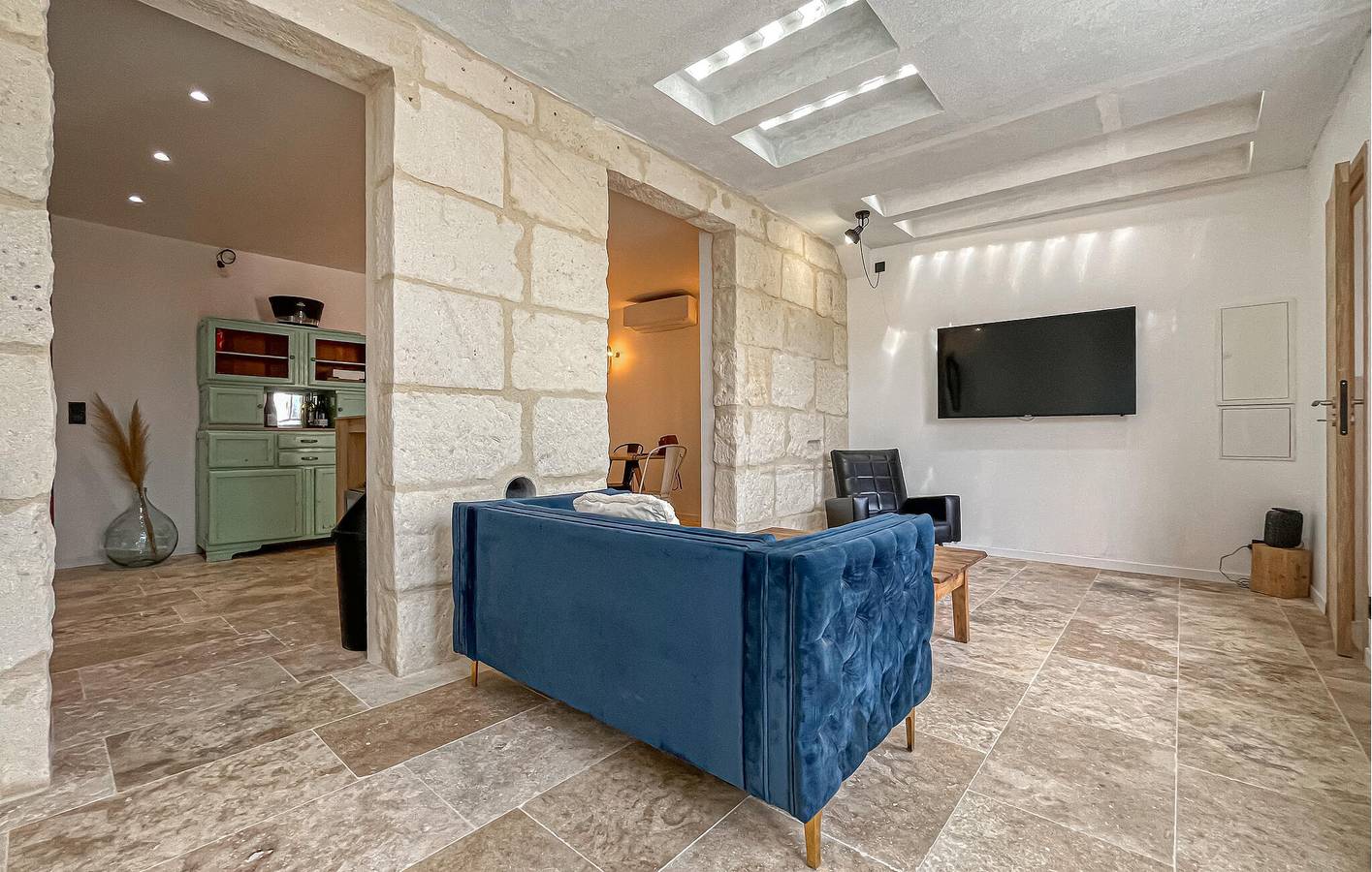 Encantador apartamento de 2 dormitorios con jacuzzi, wifi y aparcamiento en Beaucaire in Beaucaire, Region de Nimes