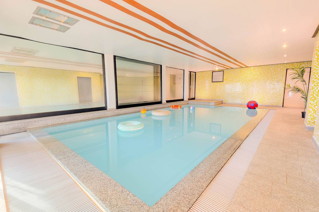 Villa für 17 Personen mit Whirlpool in Weitersburg, Osteifel