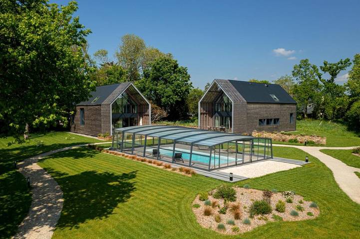 Location de vacances pour 7 personnes, avec jardin et piscine à Tréméoc