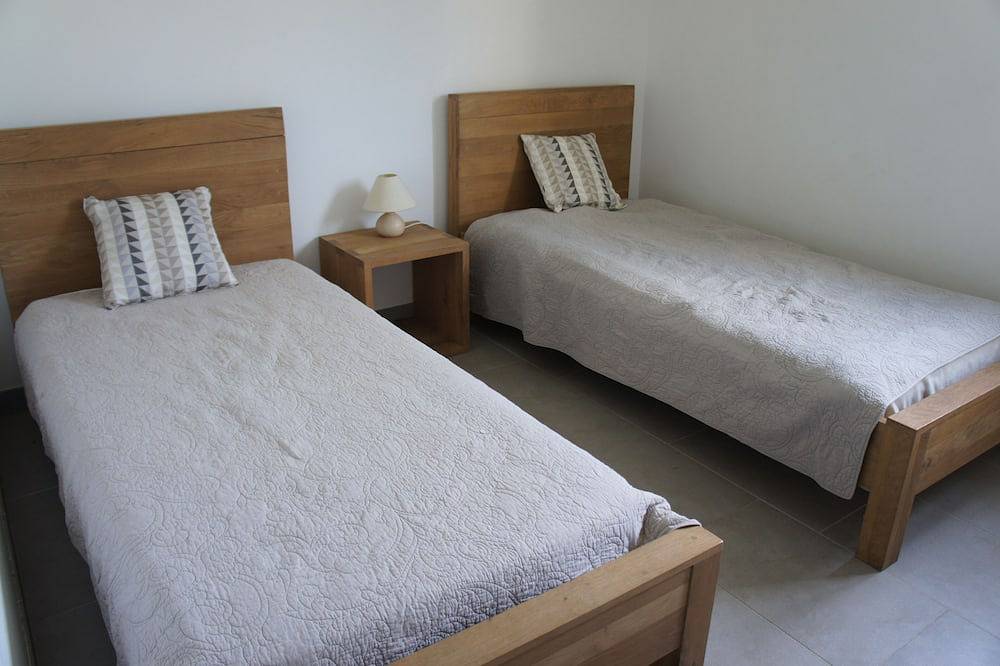 Apartamento entero, Nuevo apartamento de lujo - 2 habitaciones - 6/7 pers. - Piscina - 500m de la playa in Pinarellu, Zonza
