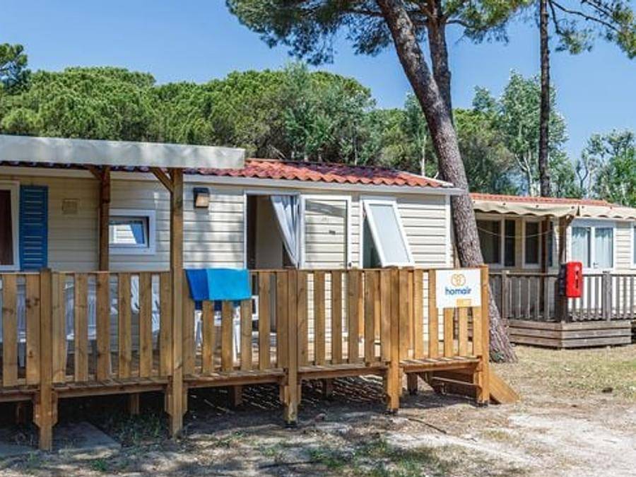 Camping Bella Italia - Mobilhome 6 personnes - Confort | 2 Chambres | Capacité 4-6 personnes | Terrasse semi-couverte | 1 Salle de bain | Climatisation in Peschiera del Garda, Montagnes autour du lac de Garde